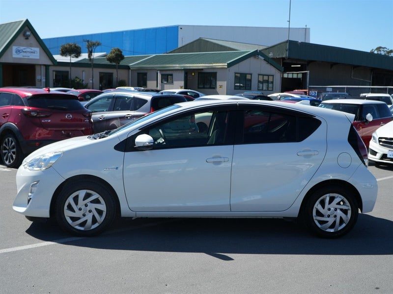 2015 Toyota Aqua S Model Push button start!!, photo 2