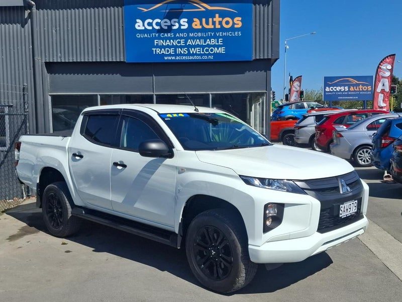 2022 Mitsubishi Triton 2.4 AT 4X4, photo 2