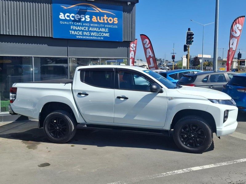 2022 Mitsubishi Triton 2.4 AT 4X4, photo 3