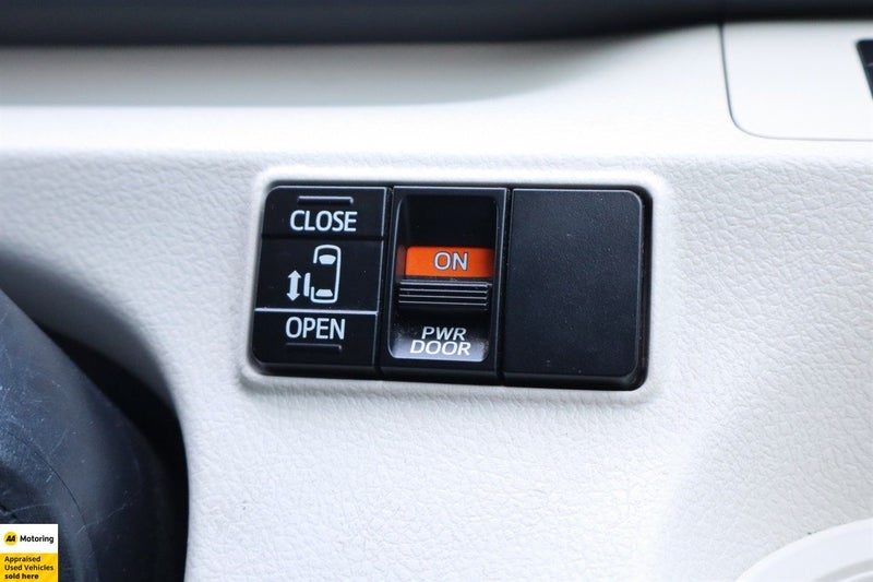 2015 Toyota Sienta 7-Seats Bluetooth, photo 3