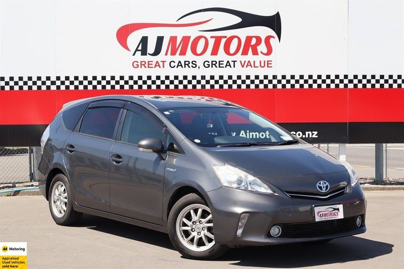 2013 Toyota Prius Alpha S 7 seater
