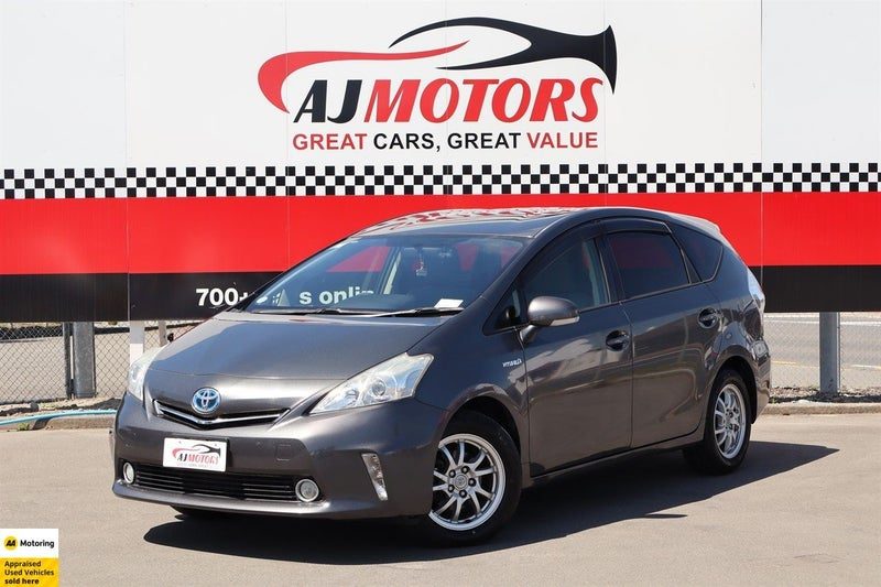 2013 Toyota Prius Alpha S 7 seater, photo 2
