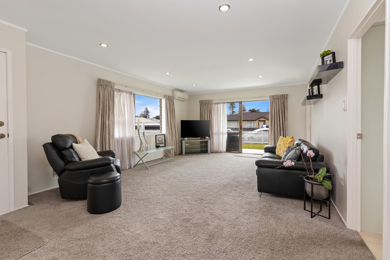 Flat 1/20 Pine Road, Orewa, photo 3