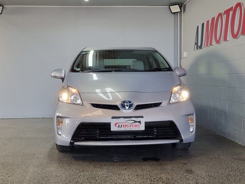 2015 Toyota Prius L, photo 2