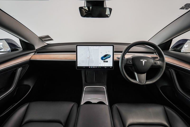 2021 Tesla Model 3 Standard Range Plus, photo 3