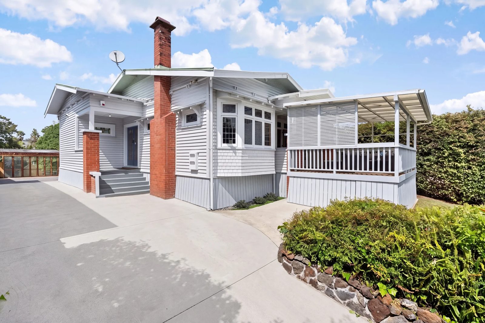 77 Woodward Road, Mount Albert, photo 1
