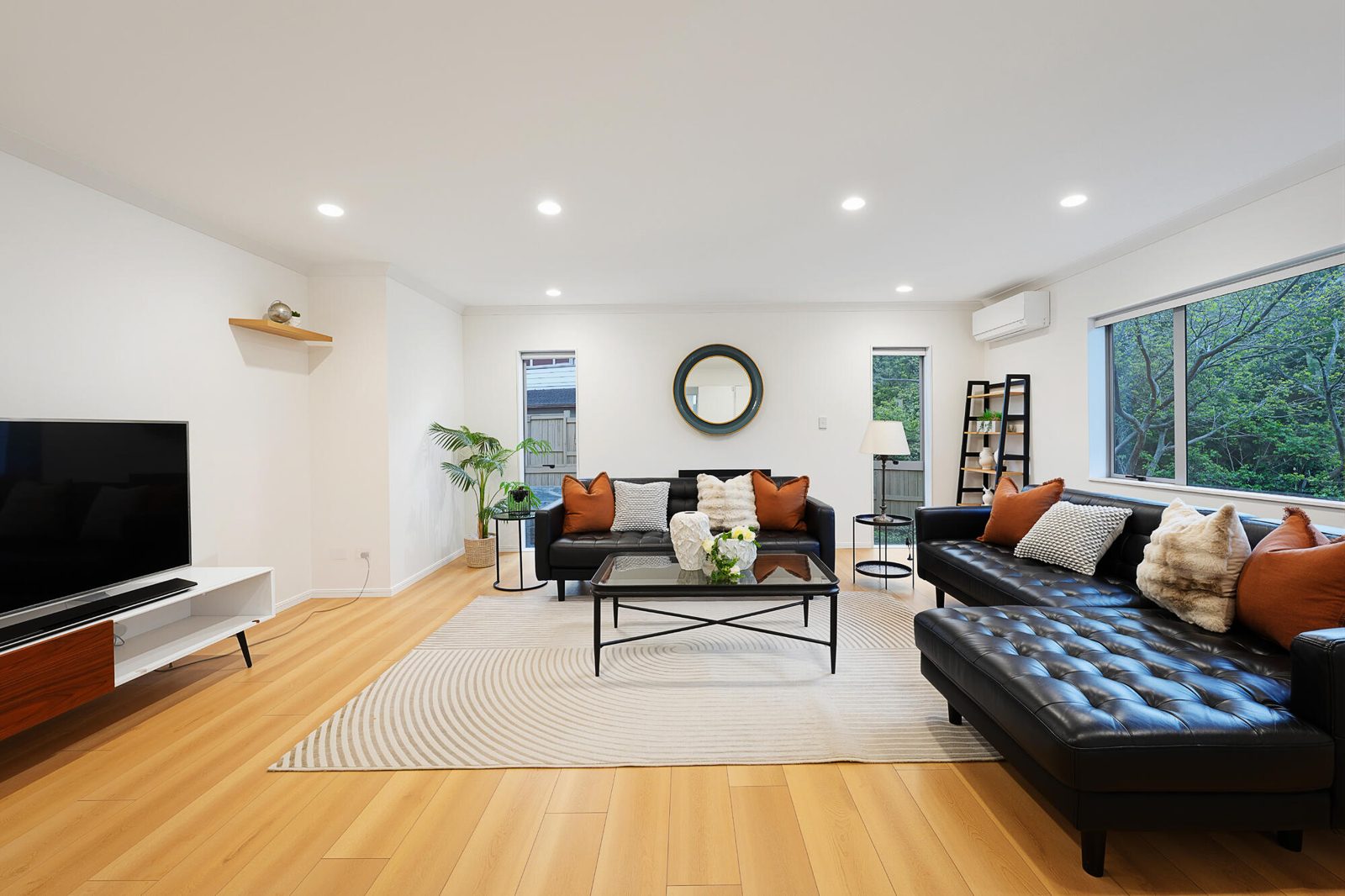 52 Sapperton Drive, Henderson, photo 2