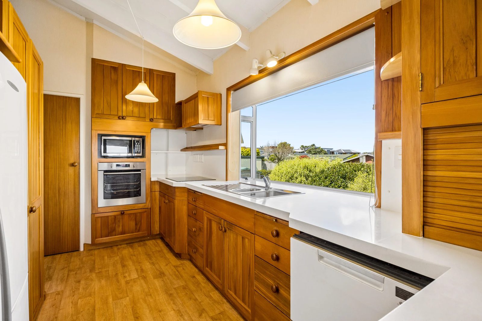 36 Waller Avenue, Bucklands Beach, photo 4