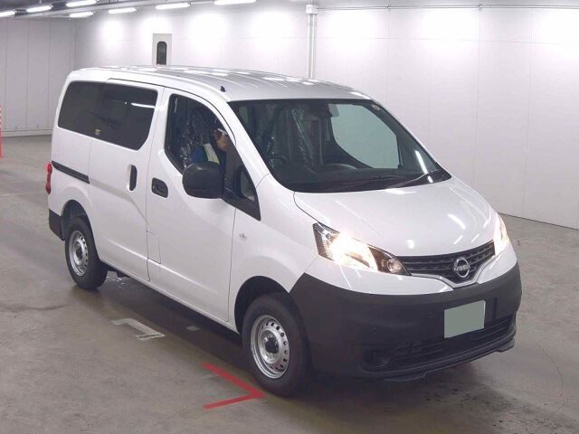 2026 Nissan NV200 4WD DX