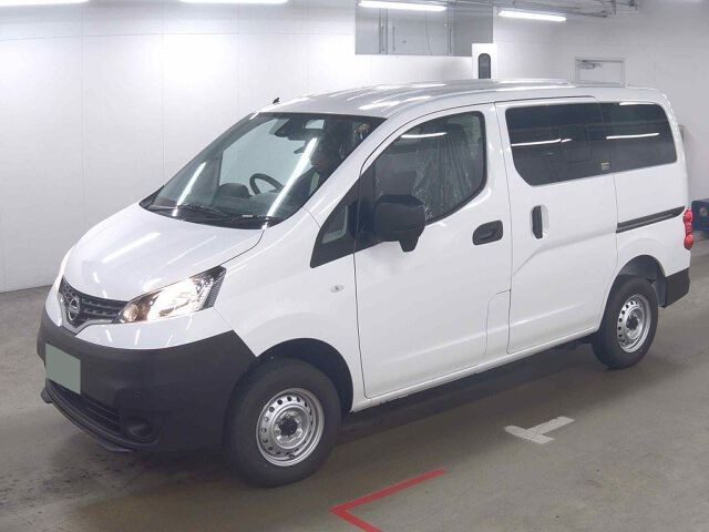2026 Nissan NV200 4WD DX, photo 2