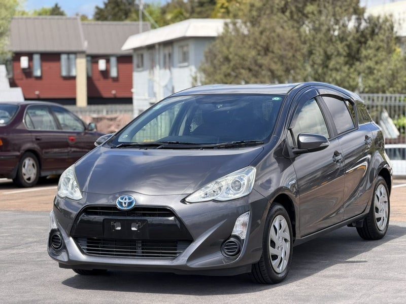 2015 Toyota Aqua, photo 3