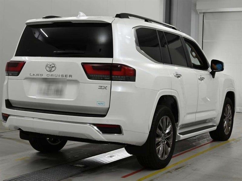 2025 Toyota Land Cruiser, photo 2