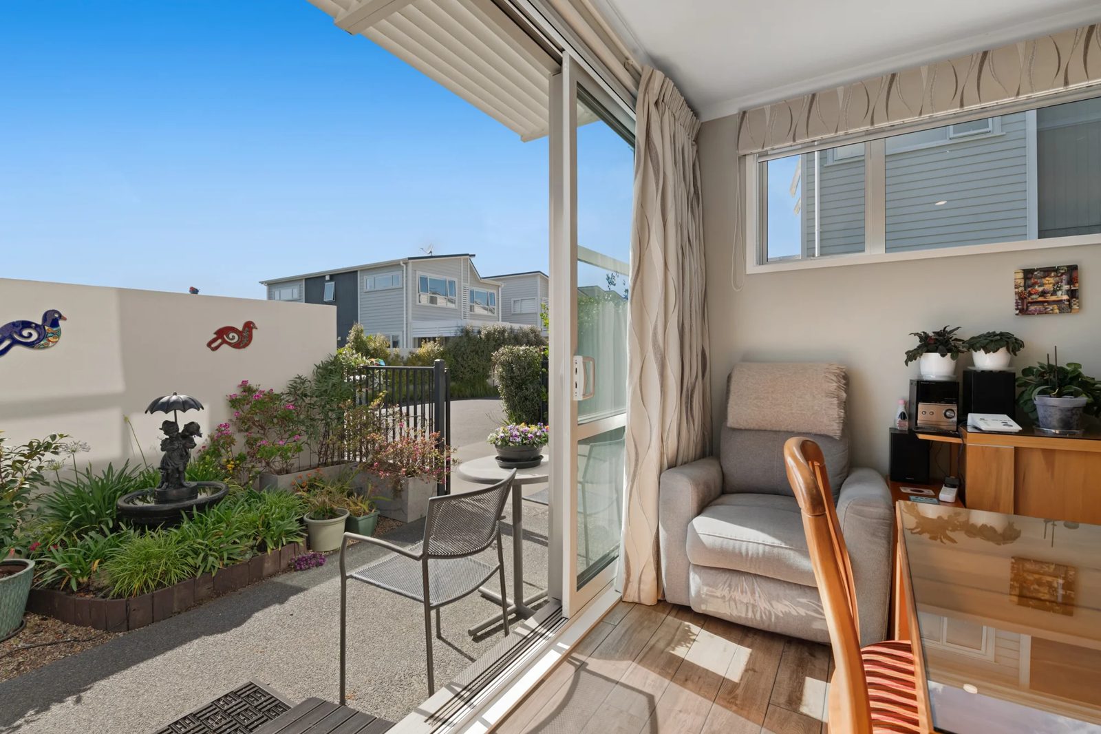 21 Sanremo Lane, Stanmore Bay, photo 2
