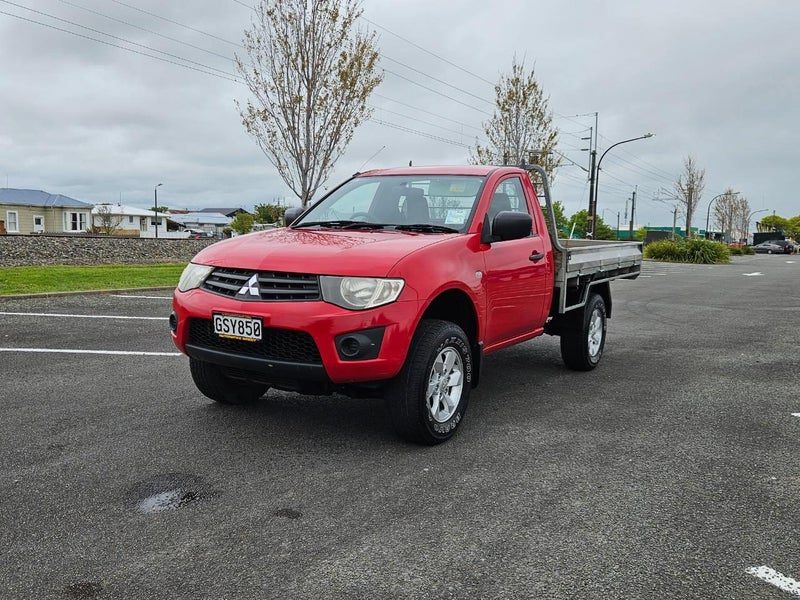 2013 Mitsubishi Triton 2WD 2.5D C/CAB GLX M, photo 2
