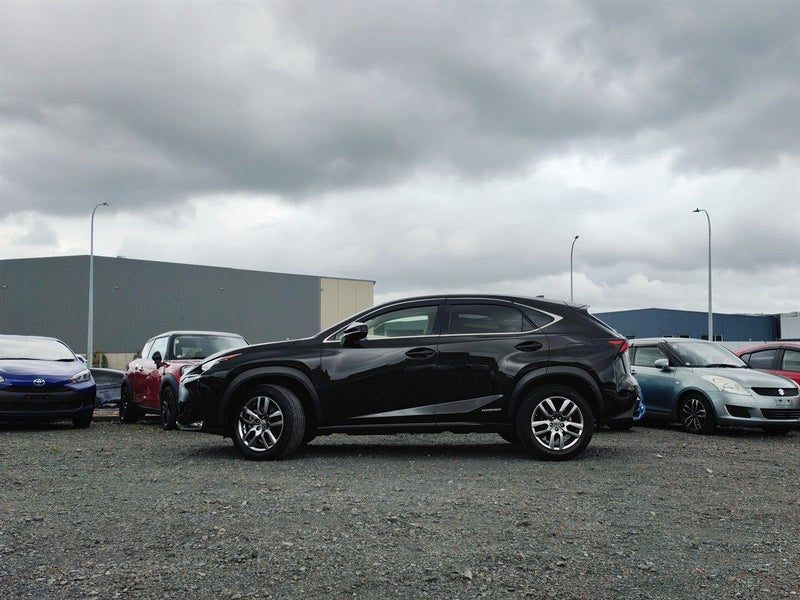 2015 Lexus NX 300h L Package Hybrid, photo 2