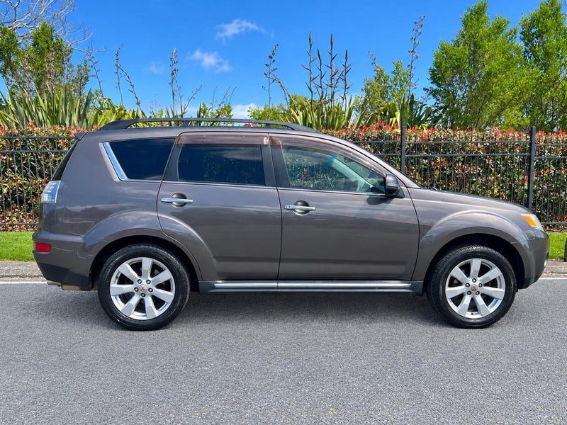 2009 Mitsubishi Outlander, photo 2
