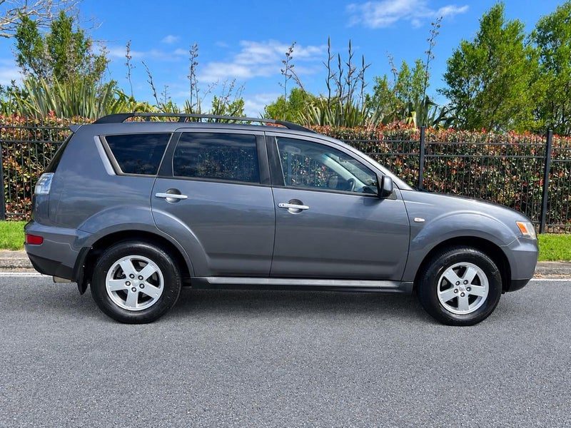2011 Mitsubishi Outlander, photo 2