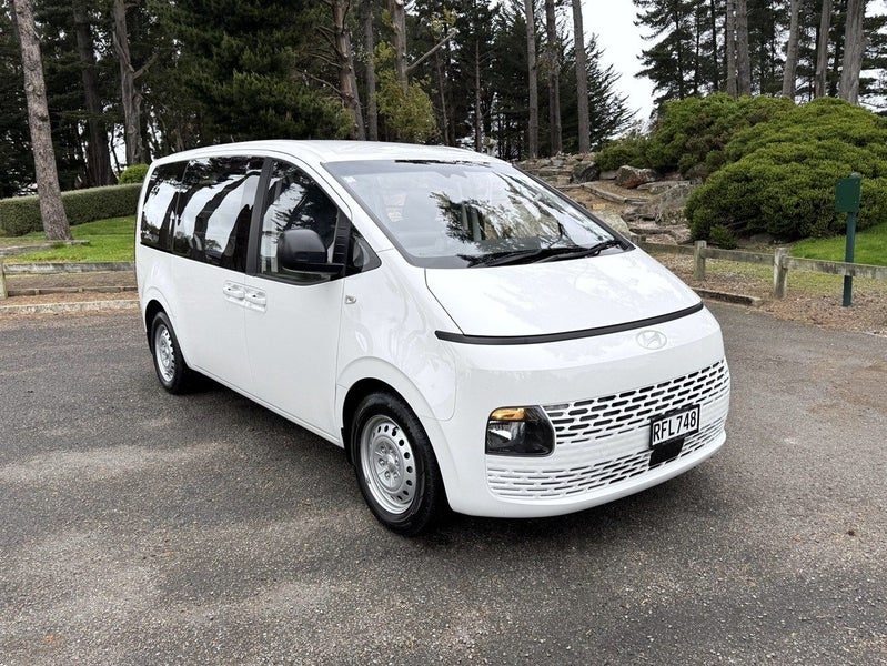 2025 Hyundai Staria 2.2TD 9-seat coach