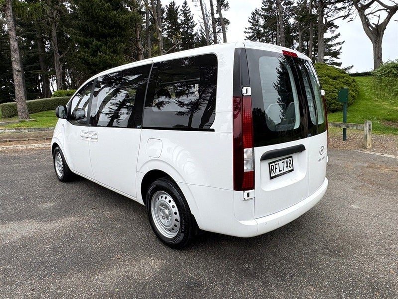 2025 Hyundai Staria 2.2TD 9-seat coach, photo 2