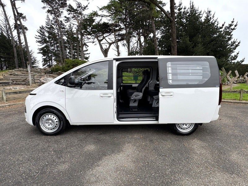 2025 Hyundai Staria 2.2TD 9-seat coach, photo 3