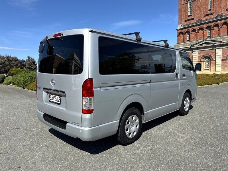 2021 Toyota Hiace GL 2.8TD auto 6-seater, photo 2