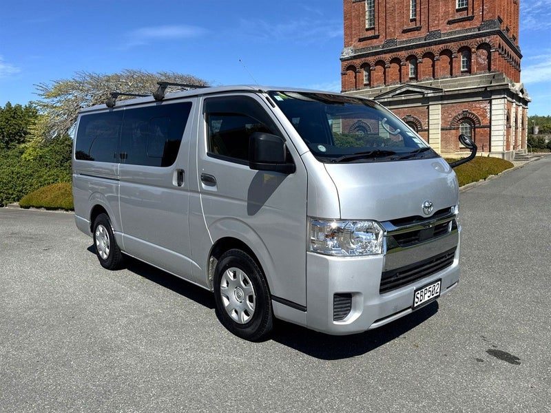 2021 Toyota Hiace GL 2.8TD auto 6-seater, photo 3