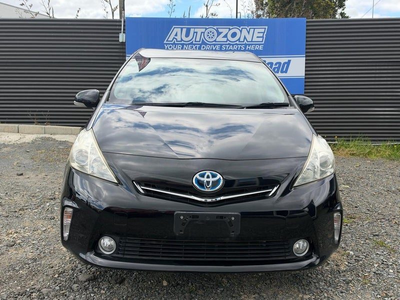 2013 Toyota Prius Alpha S, photo 3