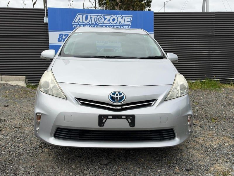 2012 Toyota Prius Alpha S, photo 3