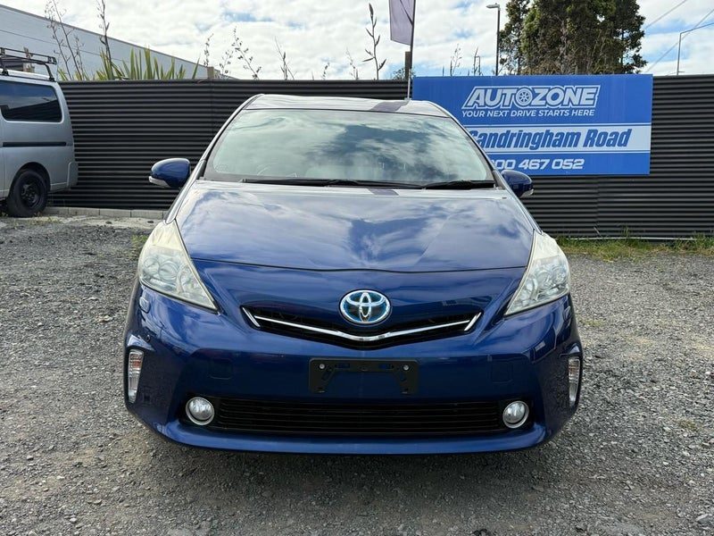 2013 Toyota Prius Alpha 7-Seater, photo 3
