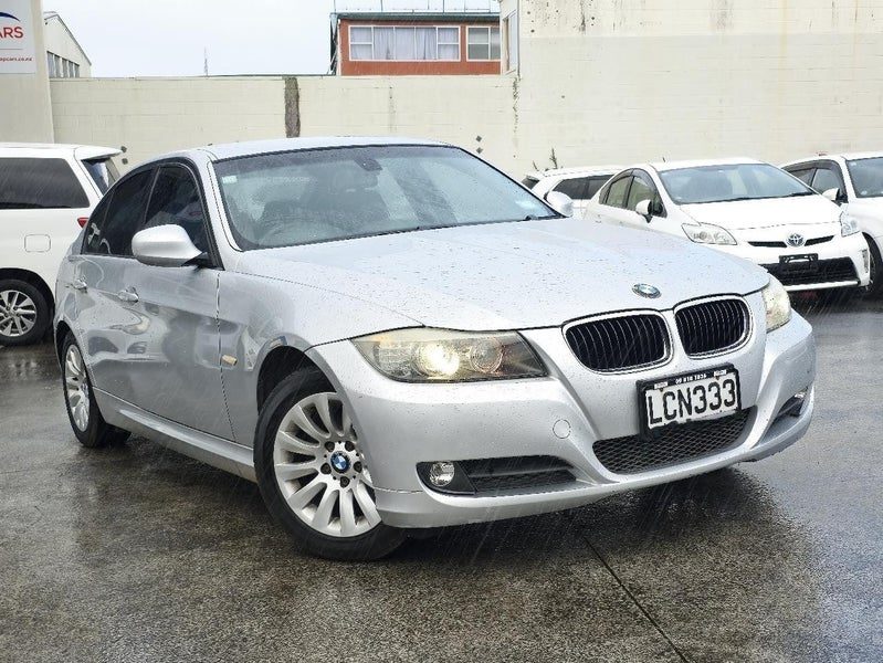 2009 BMW 320i **Alloys, Electric Seats**
