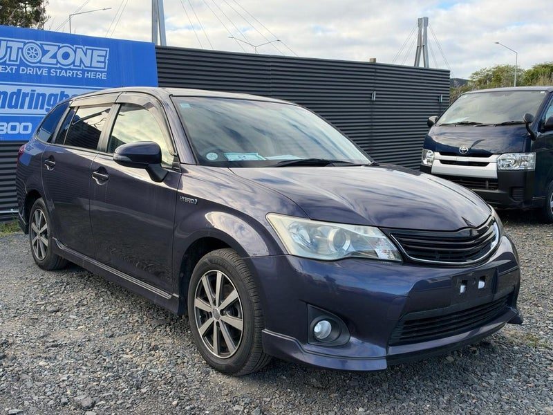 2013 Toyota Corolla Fielder Hybrid, photo 2