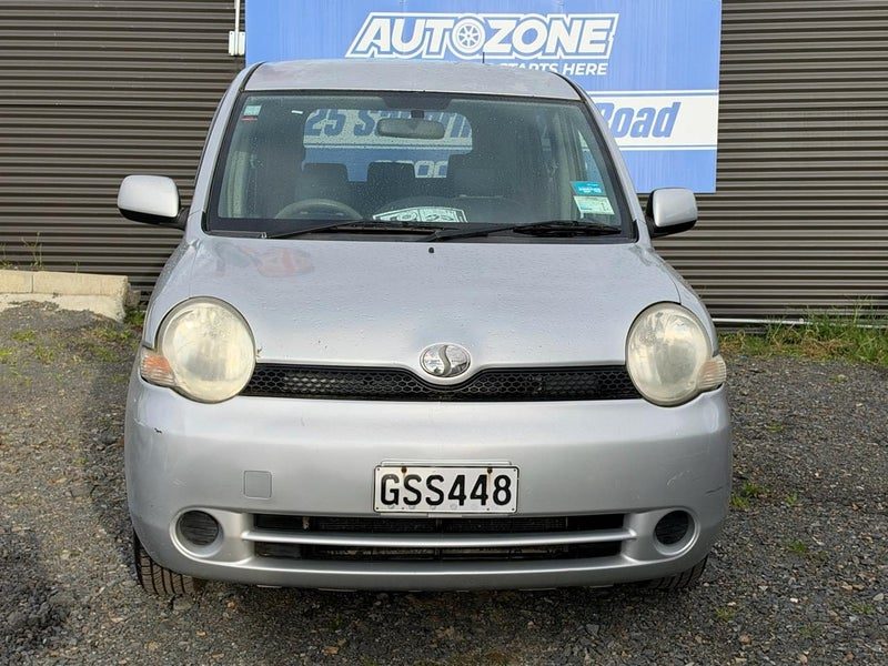 2004 Toyota Sienta, photo 3
