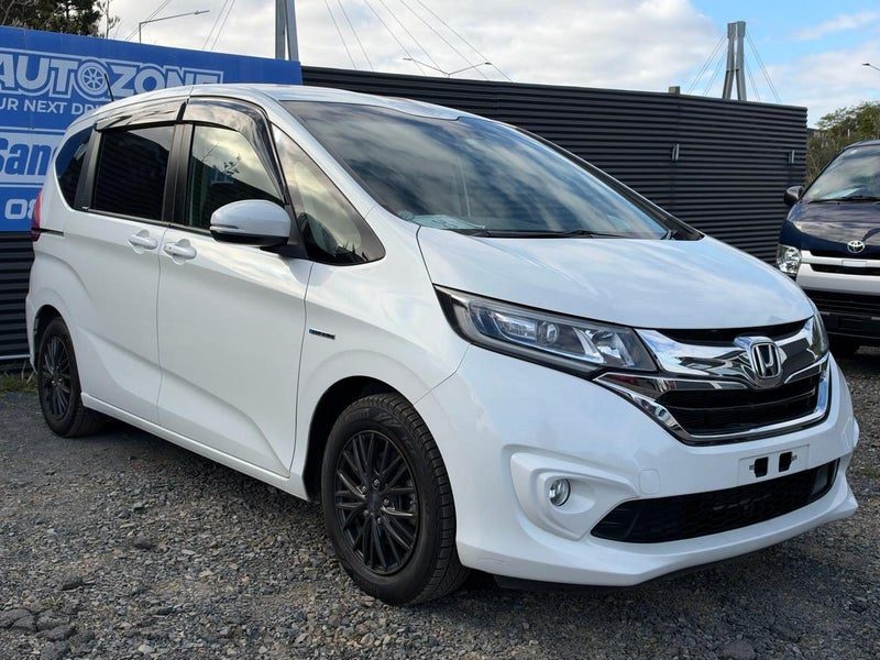 2017 Honda Freed **Hybrid**, photo 2