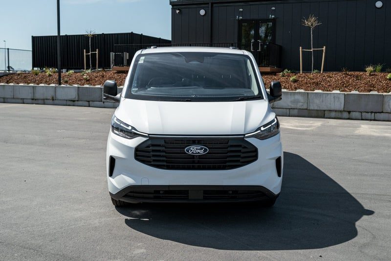 2026 Ford Transit Custom 320L 2.0L Diesel/8 Auto, photo 3