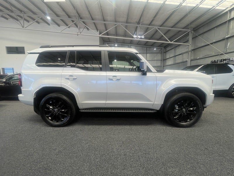 2025 Toyota Land Cruiser Prado VX, photo 3