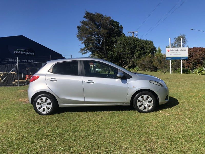 2008 Mazda Demio, photo 2