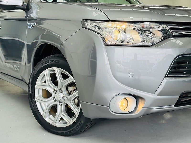 2014 Mitsubishi Outlander PHEV, photo 2