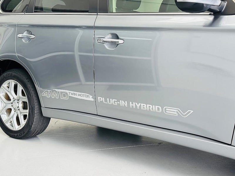 2014 Mitsubishi Outlander PHEV, photo 3