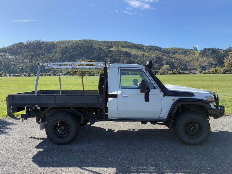 2018 Toyota Land Cruiser LT, photo 3