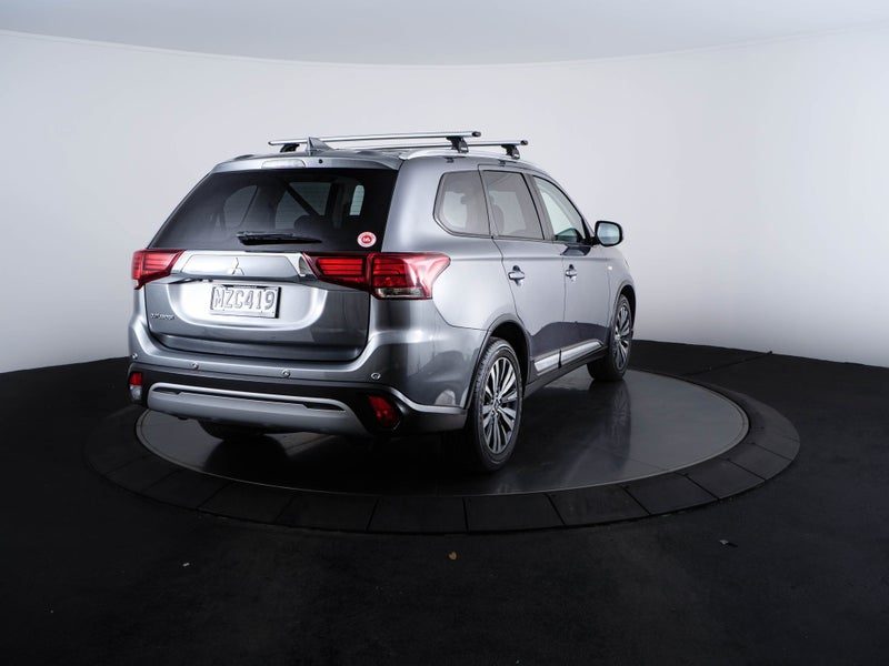 2020 Mitsubishi Outlander LS 2wd, photo 3