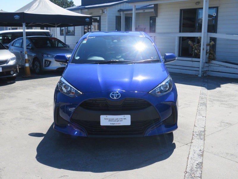 2021 Toyota Yaris Hybrid PUSH BUTTON START, photo 2
