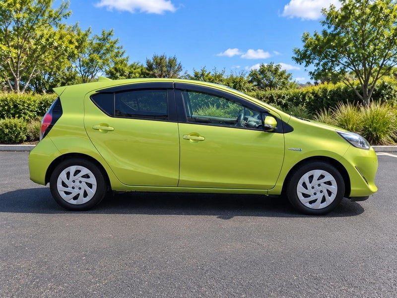 2018 Toyota Aqua S SMART ENTRY PACKAGE, photo 2