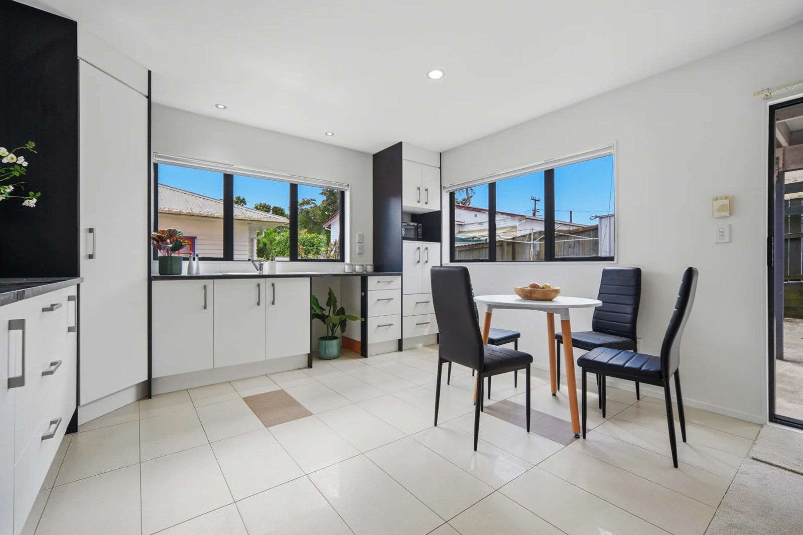 8 Larch Street, Avondale, photo 17