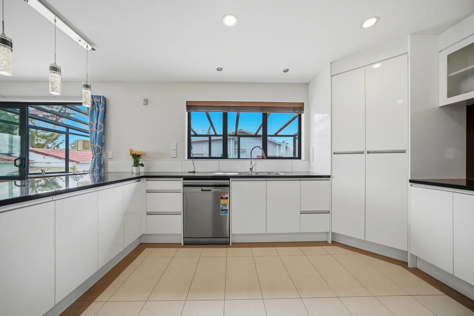 8 Larch Street, Avondale, photo 8