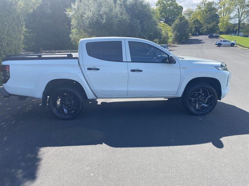 2021 Mitsubishi Triton 2WD D/CAB GLX, photo 2