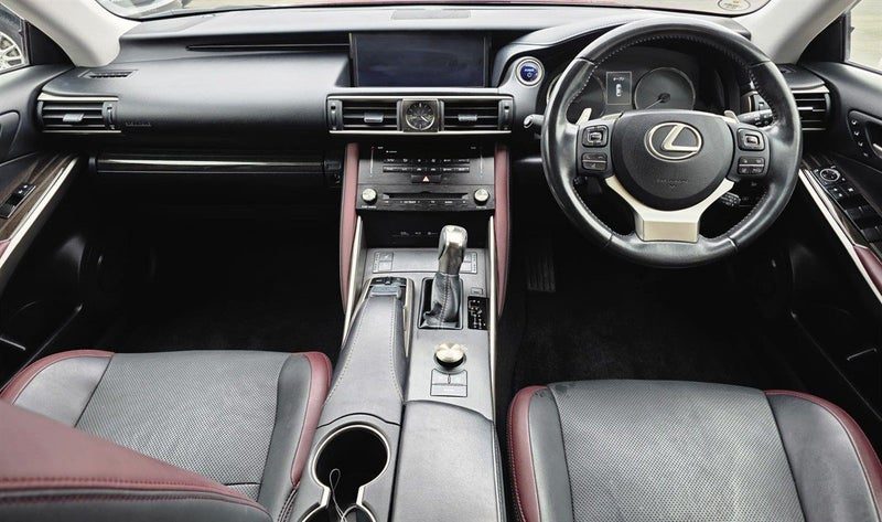 2018 Lexus IS 300h Hybrid, photo 3