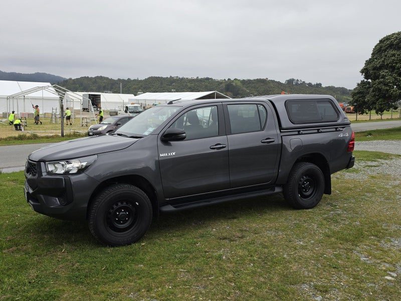 2024 Toyota Hilux SR, photo 3