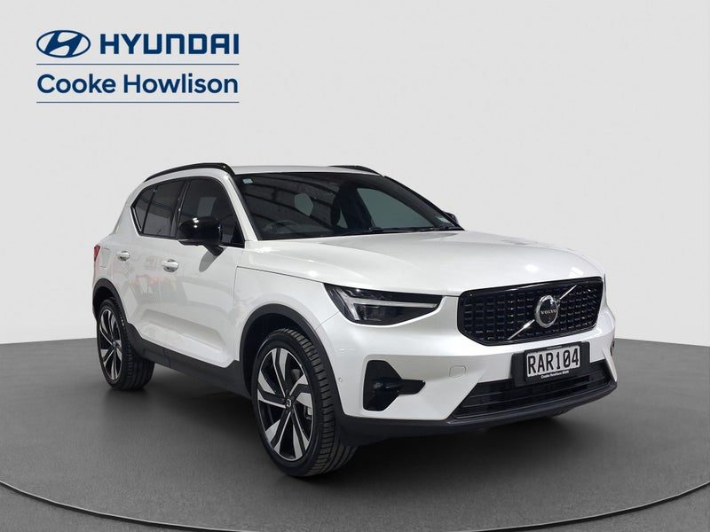 2025 Volvo XC40 B4 Ultra Dark 2.0L