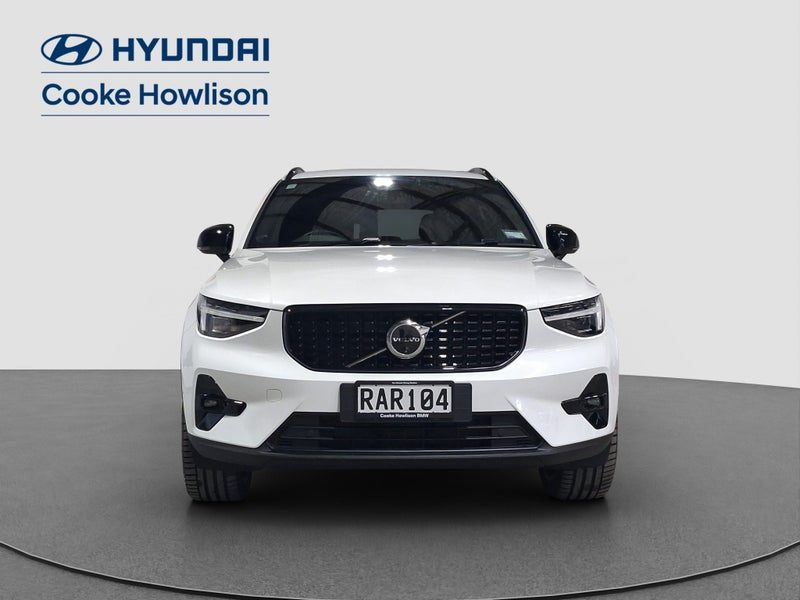 2025 Volvo XC40 B4 Ultra Dark 2.0L, photo 2