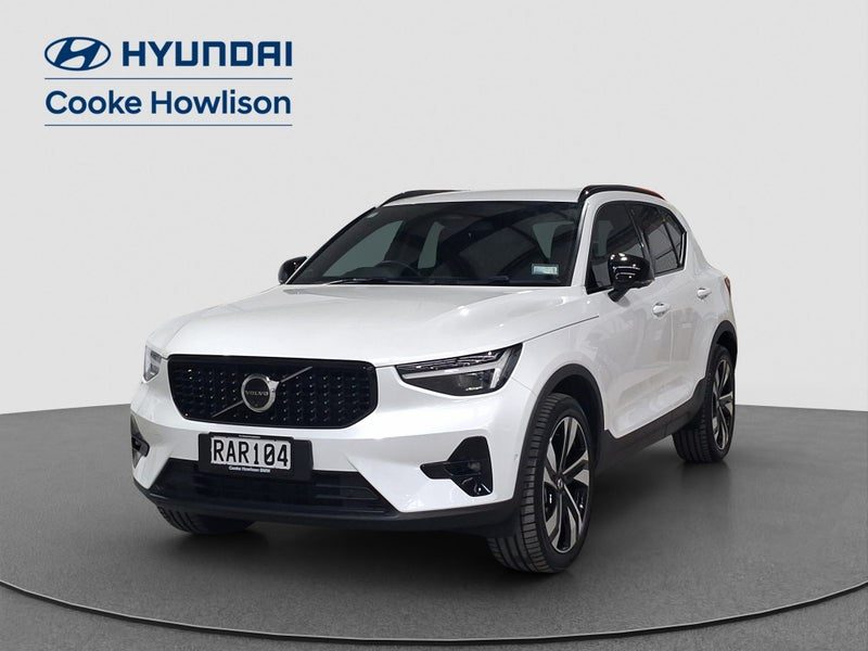 2025 Volvo XC40 B4 Ultra Dark 2.0L, photo 3